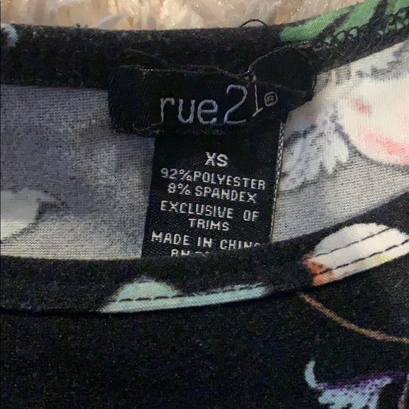 Black Floral Crop top - Picture 2 of 2